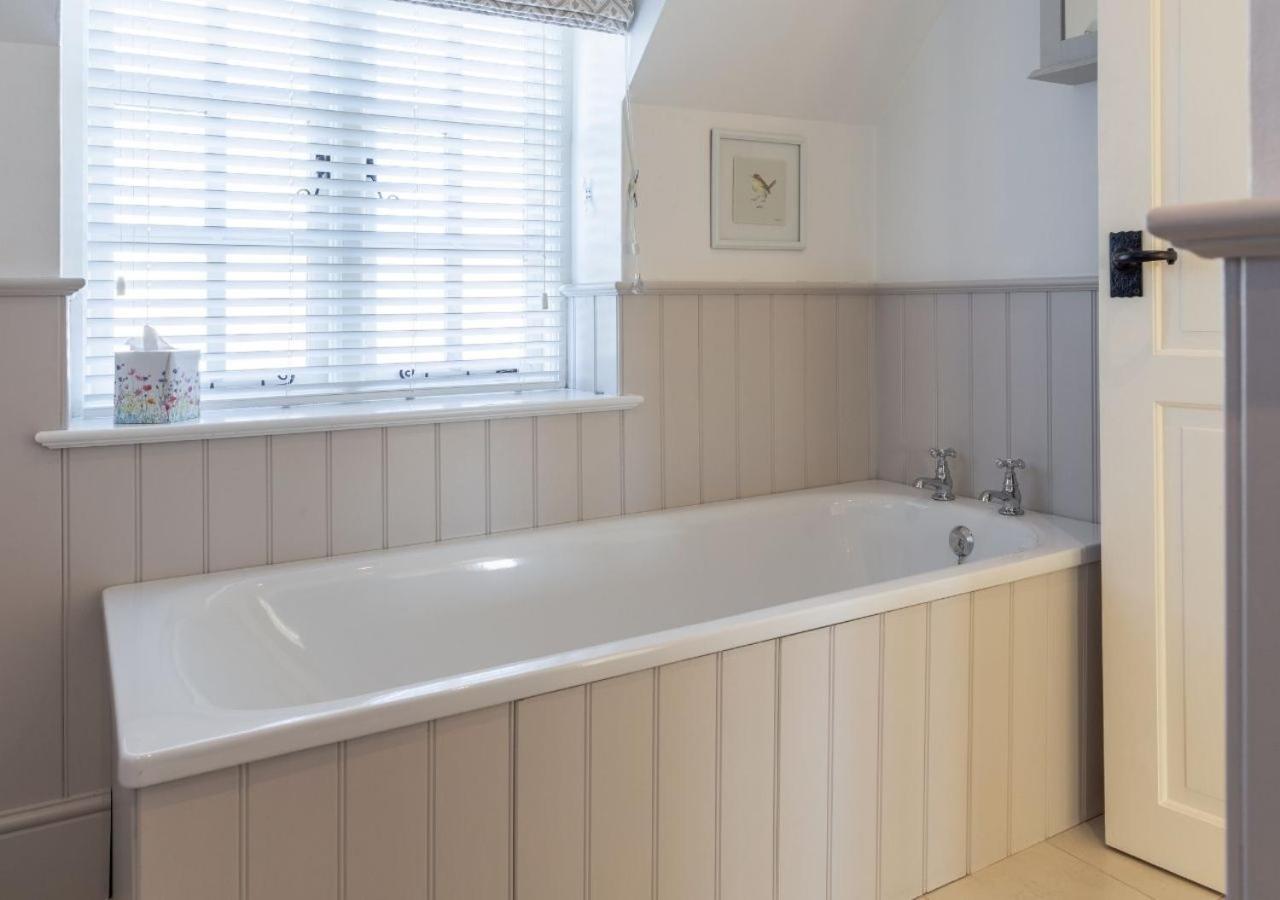 Jasmine Cottage - 2 Bedroom In Heart Of Bourton! Екстер'єр фото