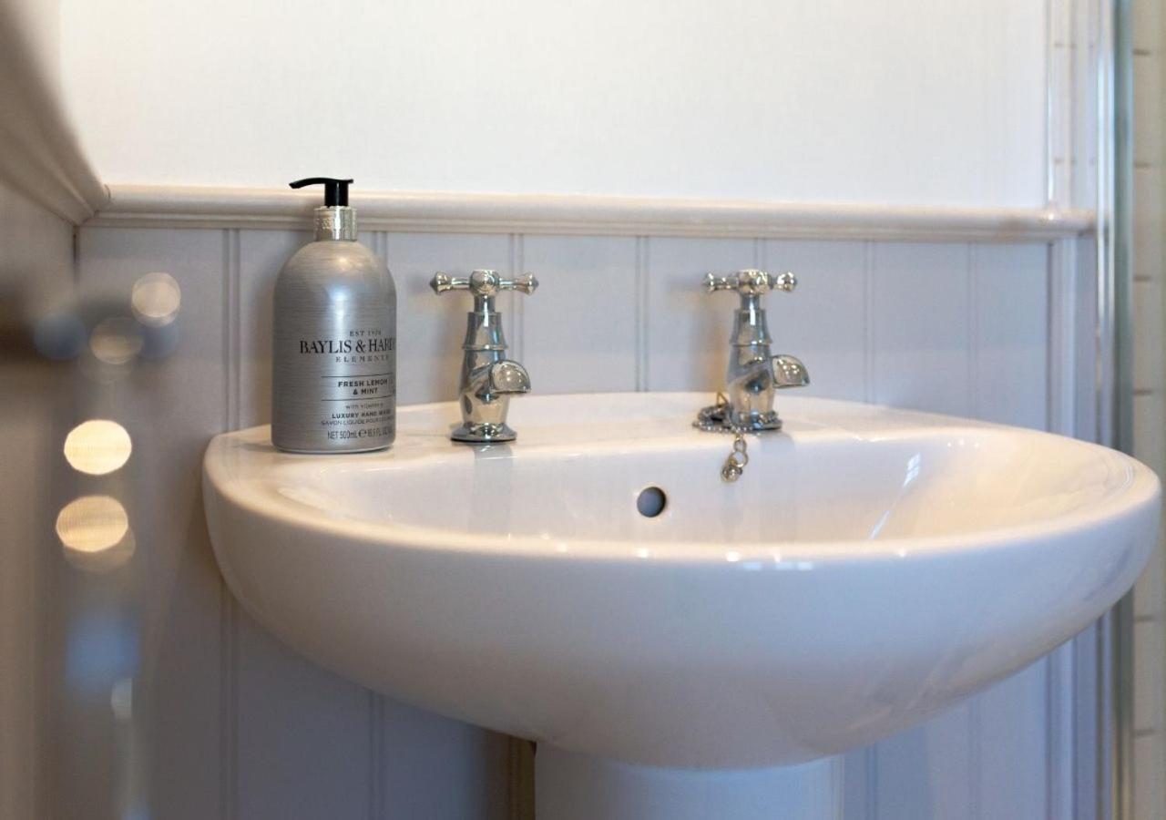 Jasmine Cottage - 2 Bedroom In Heart Of Bourton! Екстер'єр фото