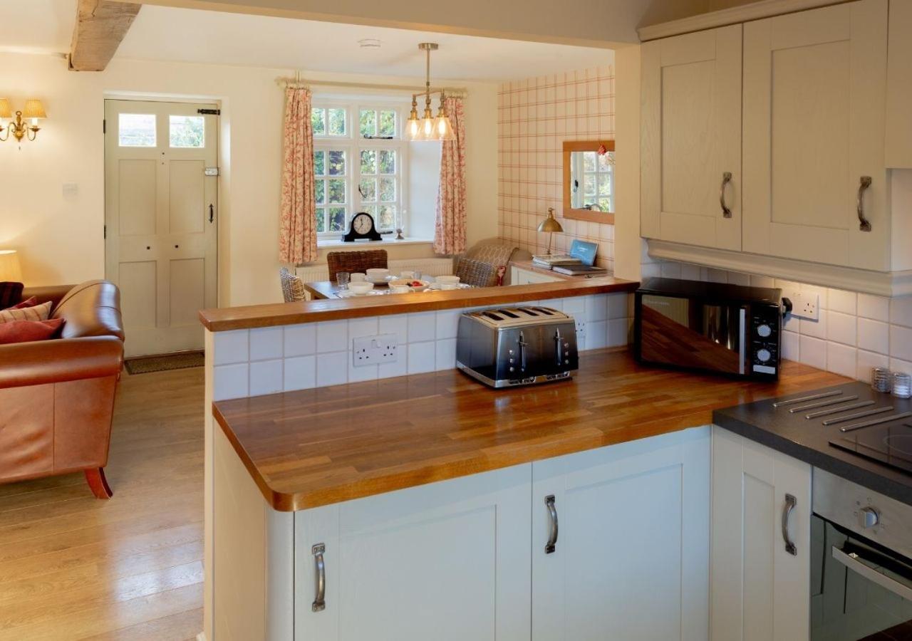 Jasmine Cottage - 2 Bedroom In Heart Of Bourton! Екстер'єр фото
