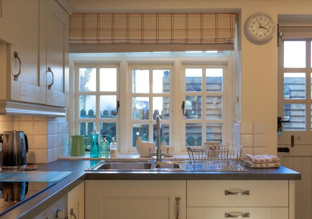 Jasmine Cottage - 2 Bedroom In Heart Of Bourton! Екстер'єр фото