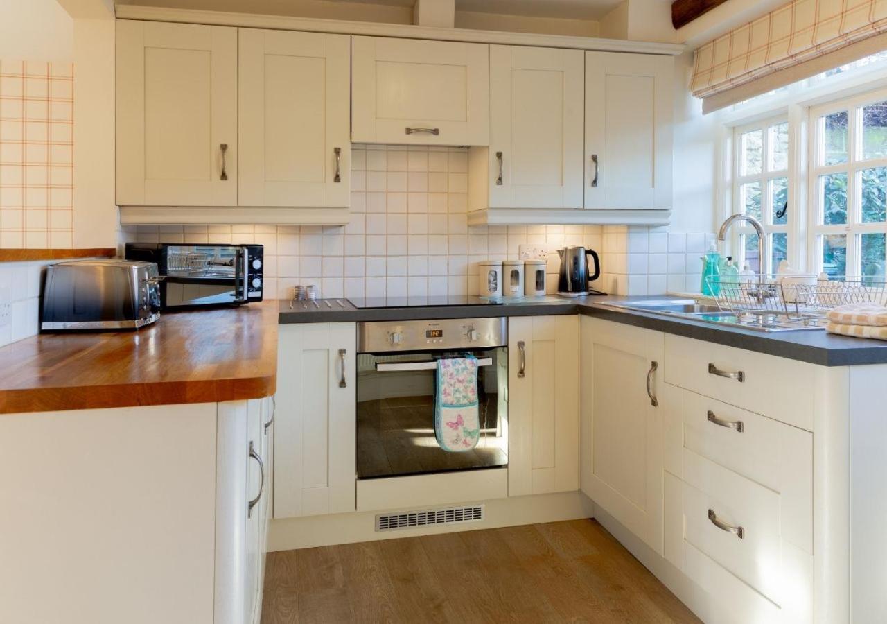 Jasmine Cottage - 2 Bedroom In Heart Of Bourton! Екстер'єр фото