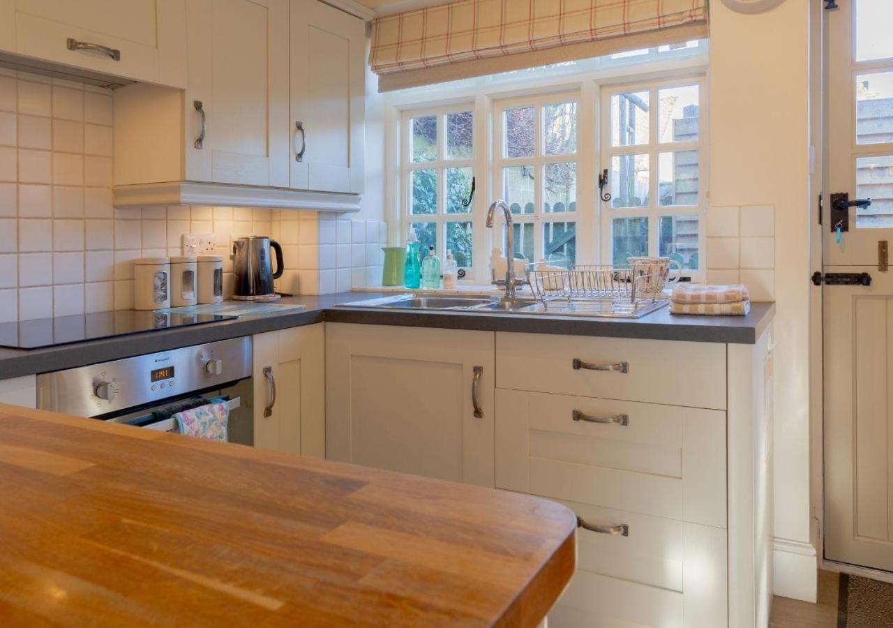 Jasmine Cottage - 2 Bedroom In Heart Of Bourton! Екстер'єр фото